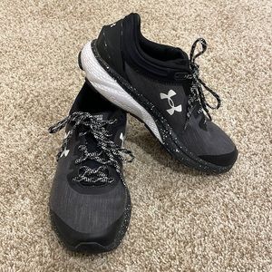 Under Armour sneakers tennis shoes size 7 GUC